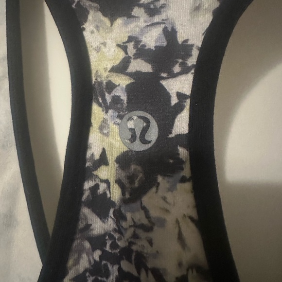 "Lululemon Cool Racerback Tank Size 4 | Floral | Excellent Condition! - Picture 2 of 4